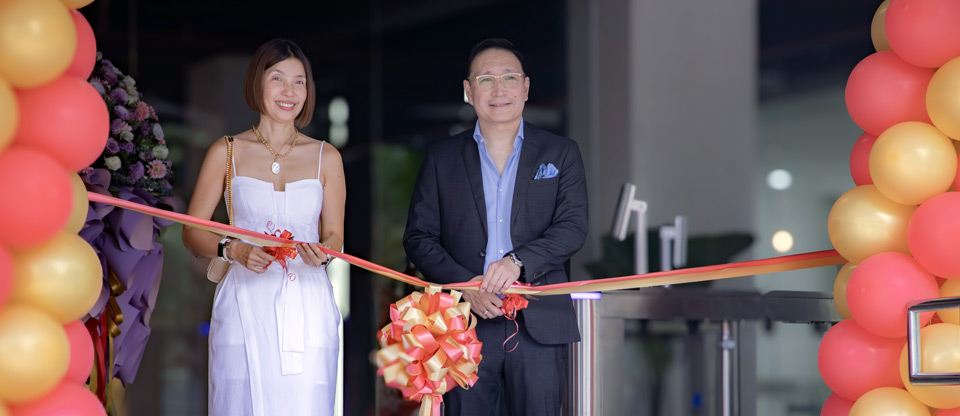 The inauguration of The Flex, a cutting-edge facility within the IT Building at AMA University in Quezon City, marked a significant milestone in the institution's commitment to modern education. Led by Chairman Dr. Amable R. Aguiluz V and Vice Chairman Dr. Amable C. Aguiluz IX, the event celebrated a vision for a dynamic learning environment.